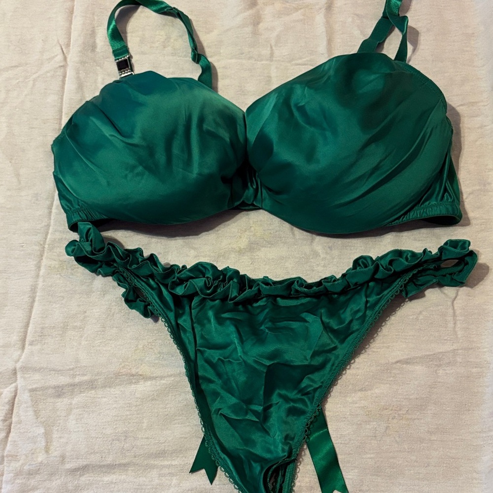 Cacique Vibrant Green Bra set 42D